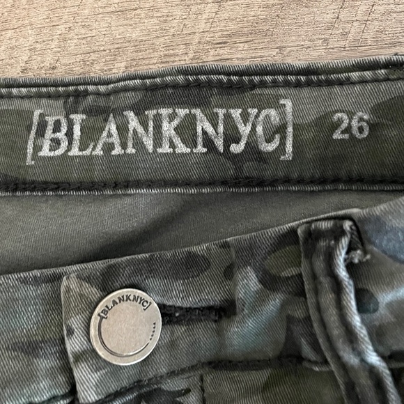 Blank NYC Camo Print Army Green Classic Low Rise Skinny Jeans Size 26 - Picture 8 of 9